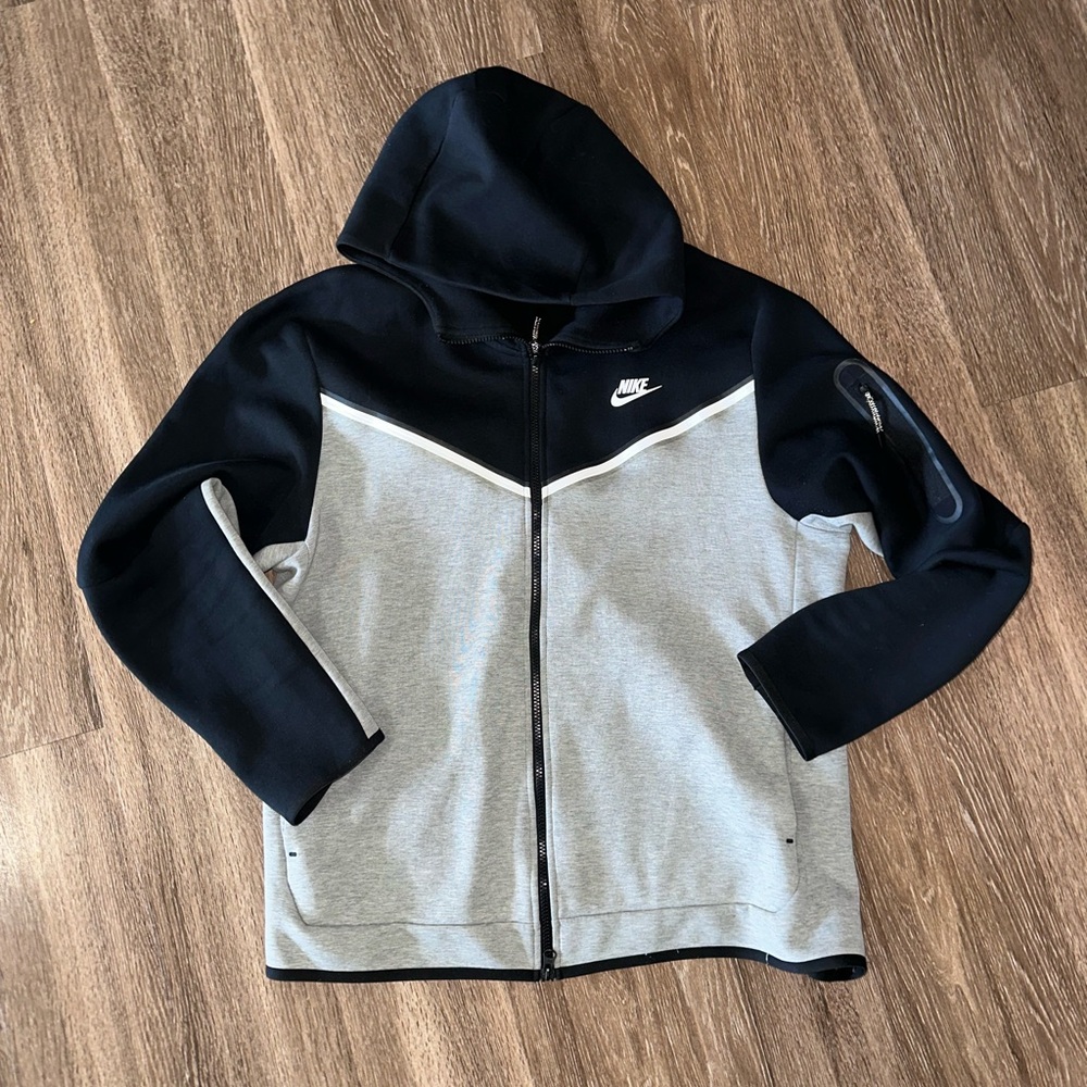 Nike tech size large